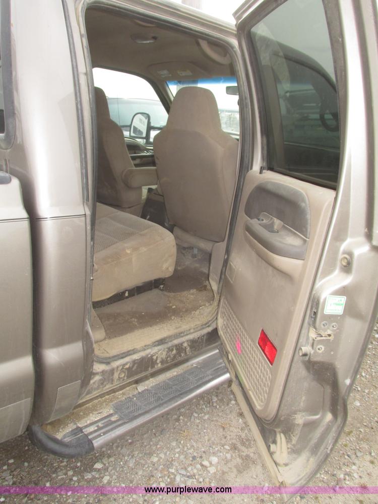 image for item H4715 2002 Ford F250 Super Duty XLT Crew Cab pickup truck