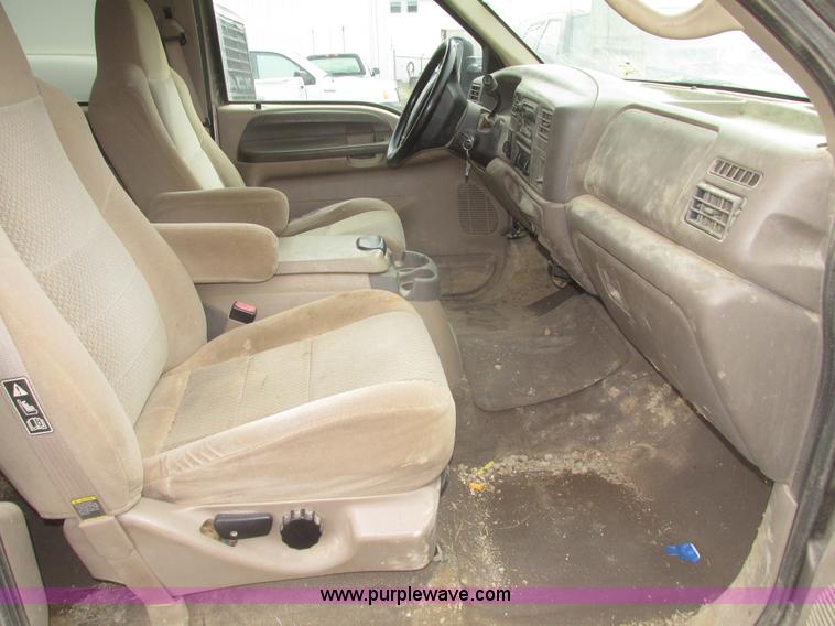 image for item H4715 2002 Ford F250 Super Duty XLT Crew Cab pickup truck