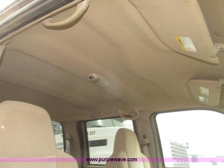 image for item H4715 2002 Ford F250 Super Duty XLT Crew Cab pickup truck