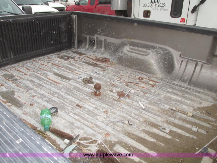 image for item H4715 2002 Ford F250 Super Duty XLT Crew Cab pickup truck