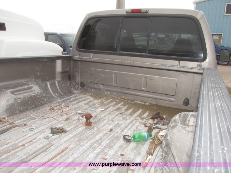 image for item H4715 2002 Ford F250 Super Duty XLT Crew Cab pickup truck