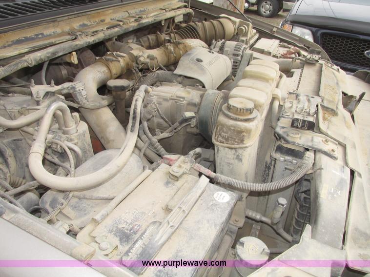 image for item H4715 2002 Ford F250 Super Duty XLT Crew Cab pickup truck