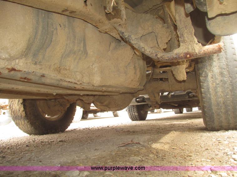 image for item H4715 2002 Ford F250 Super Duty XLT Crew Cab pickup truck