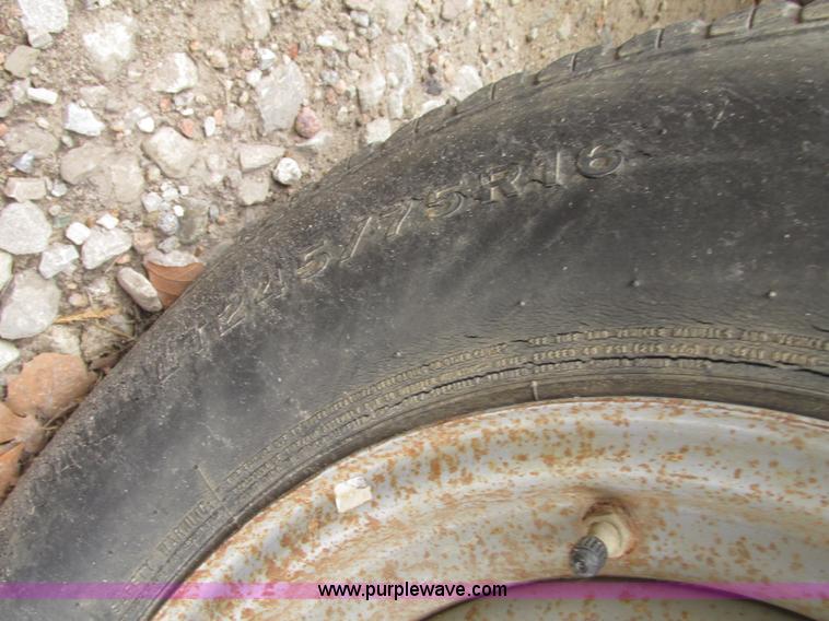 image for item H4715 2002 Ford F250 Super Duty XLT Crew Cab pickup truck