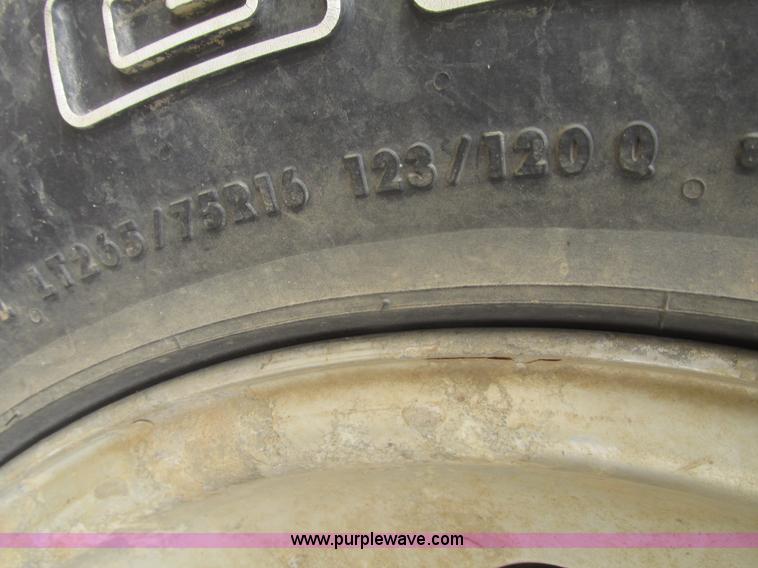 image for item H4715 2002 Ford F250 Super Duty XLT Crew Cab pickup truck