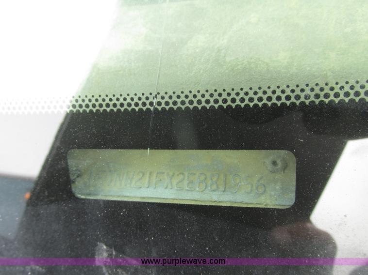 image for item H4715 2002 Ford F250 Super Duty XLT Crew Cab pickup truck