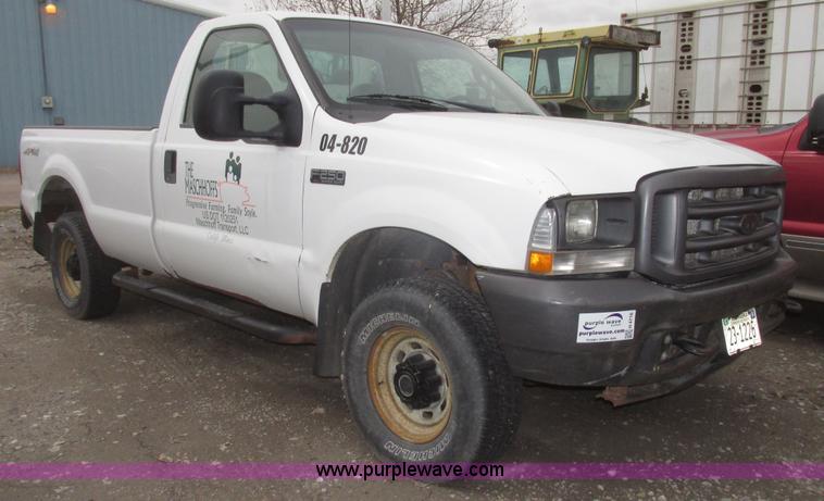 image for item H4716 2004 Ford F250 Super Duty XL pickup truck