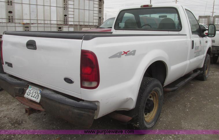 image for item H4716 2004 Ford F250 Super Duty XL pickup truck