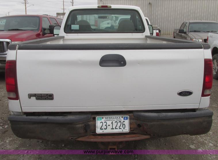 image for item H4716 2004 Ford F250 Super Duty XL pickup truck