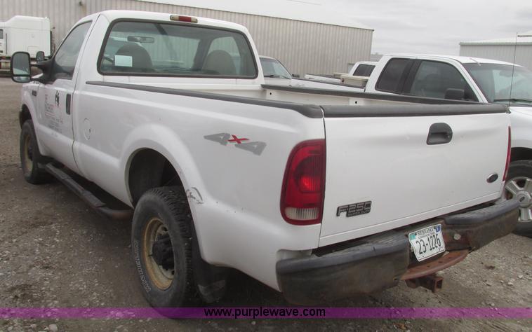 image for item H4716 2004 Ford F250 Super Duty XL pickup truck