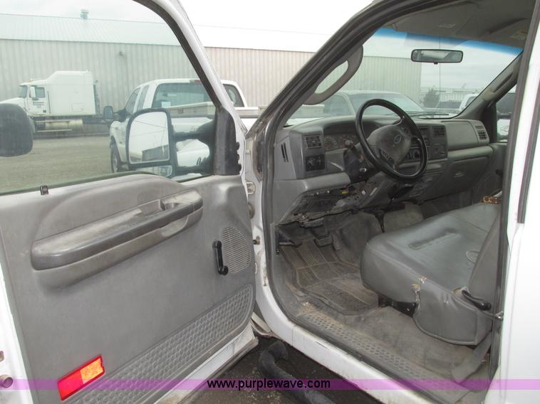 image for item H4716 2004 Ford F250 Super Duty XL pickup truck