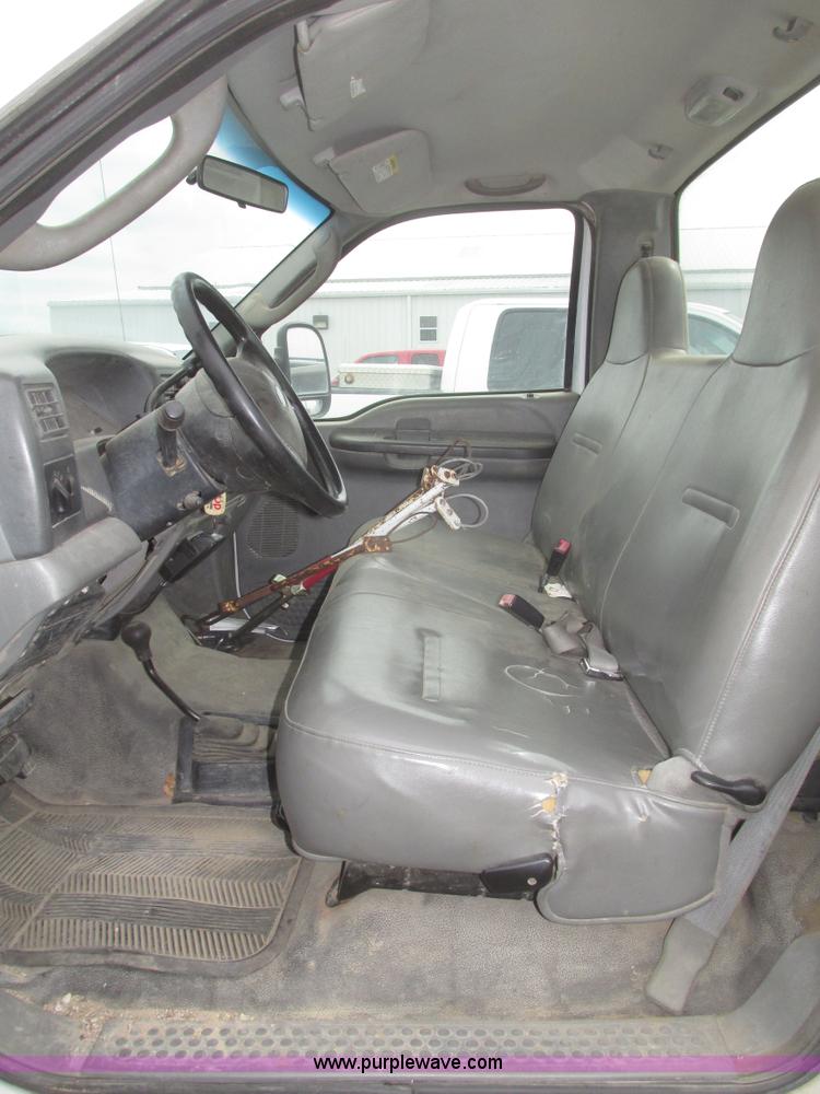 image for item H4716 2004 Ford F250 Super Duty XL pickup truck