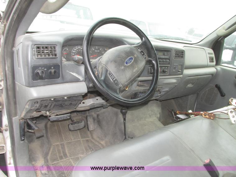 image for item H4716 2004 Ford F250 Super Duty XL pickup truck