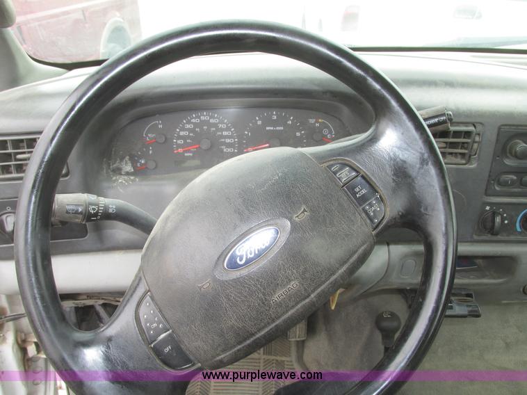 image for item H4716 2004 Ford F250 Super Duty XL pickup truck