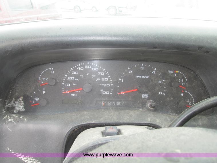 image for item H4716 2004 Ford F250 Super Duty XL pickup truck