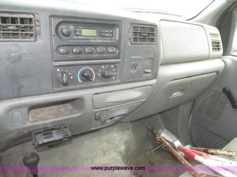 image for item H4716 2004 Ford F250 Super Duty XL pickup truck