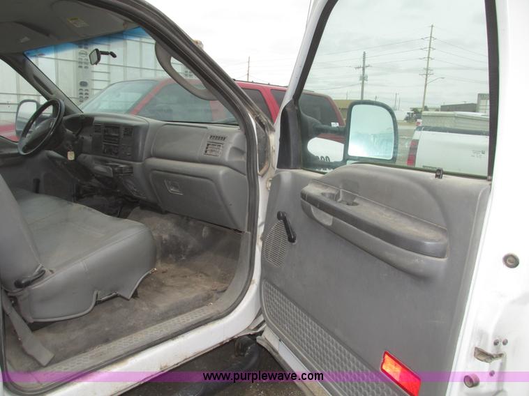 image for item H4716 2004 Ford F250 Super Duty XL pickup truck