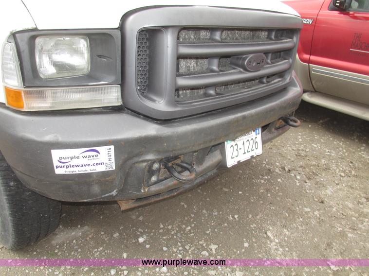 image for item H4716 2004 Ford F250 Super Duty XL pickup truck