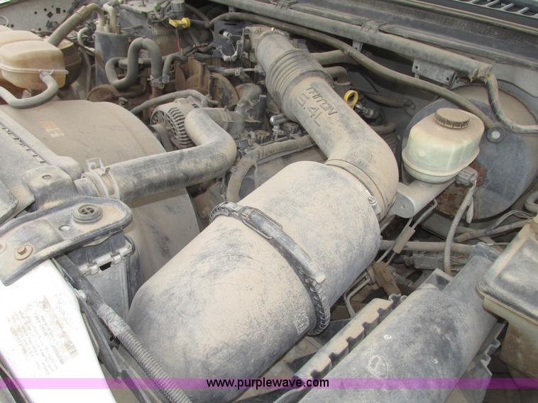 image for item H4716 2004 Ford F250 Super Duty XL pickup truck