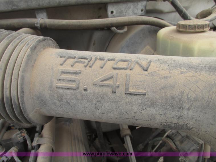 image for item H4716 2004 Ford F250 Super Duty XL pickup truck