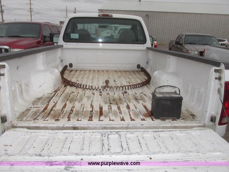 image for item H4716 2004 Ford F250 Super Duty XL pickup truck