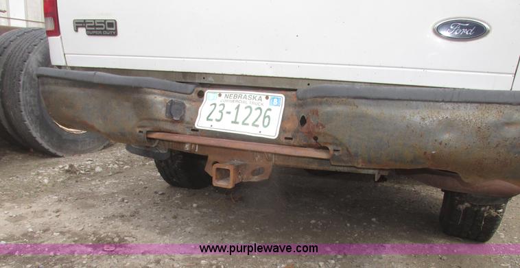 image for item H4716 2004 Ford F250 Super Duty XL pickup truck