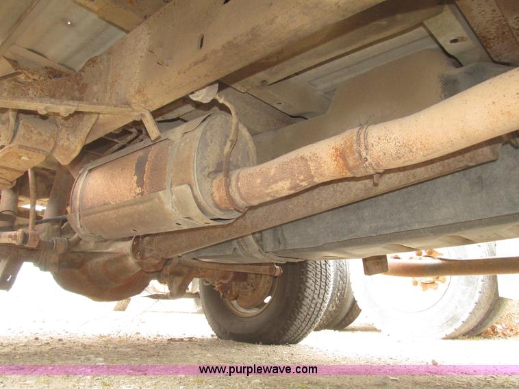 image for item H4716 2004 Ford F250 Super Duty XL pickup truck