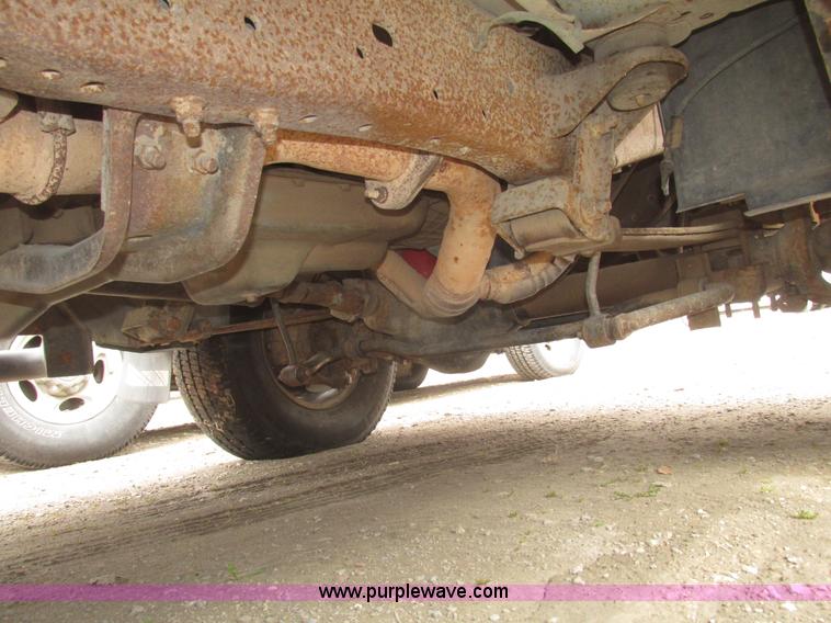 image for item H4716 2004 Ford F250 Super Duty XL pickup truck