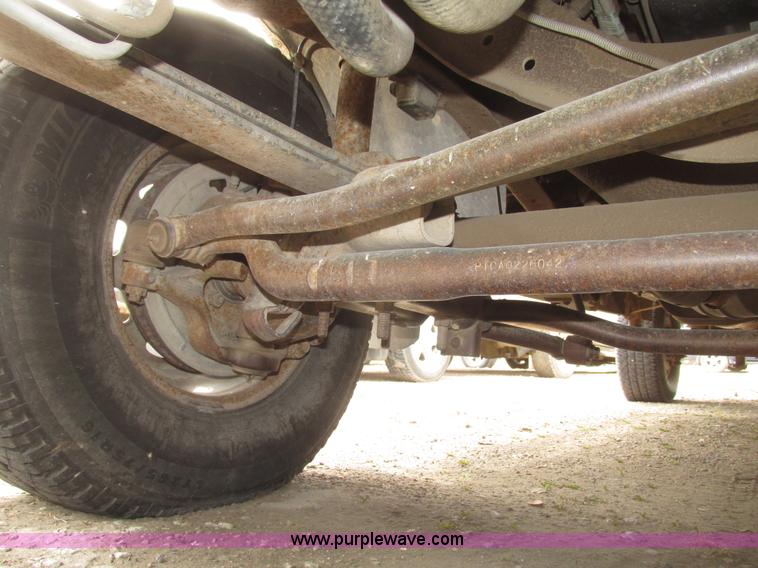 image for item H4716 2004 Ford F250 Super Duty XL pickup truck