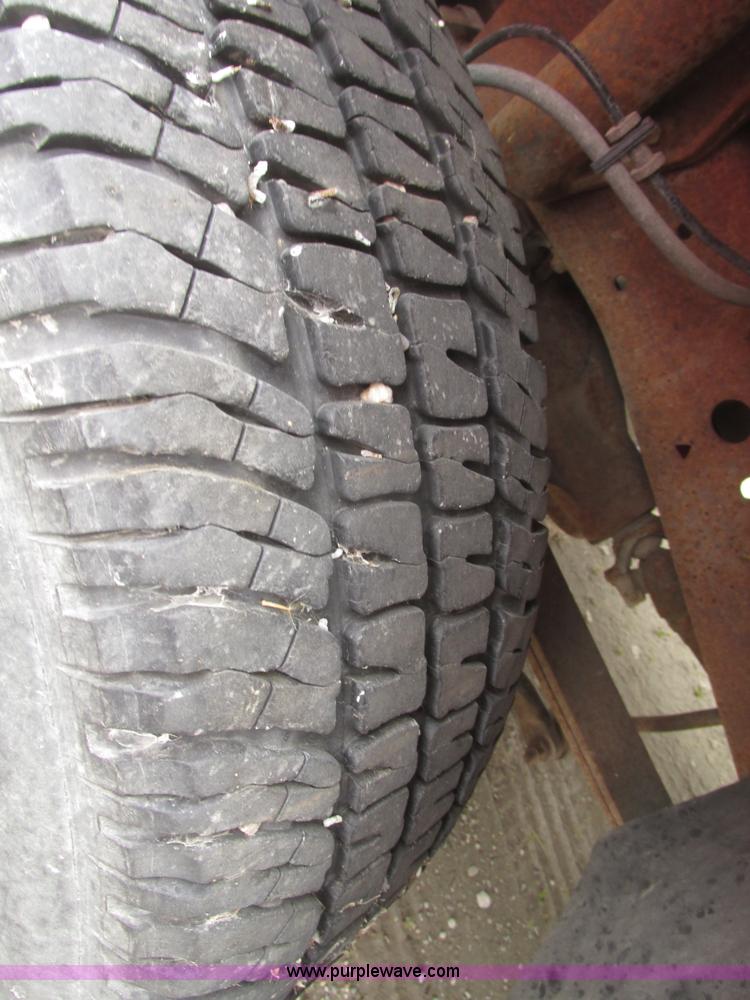 image for item H4716 2004 Ford F250 Super Duty XL pickup truck