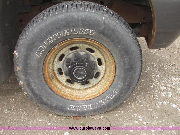 image for item H4716 2004 Ford F250 Super Duty XL pickup truck