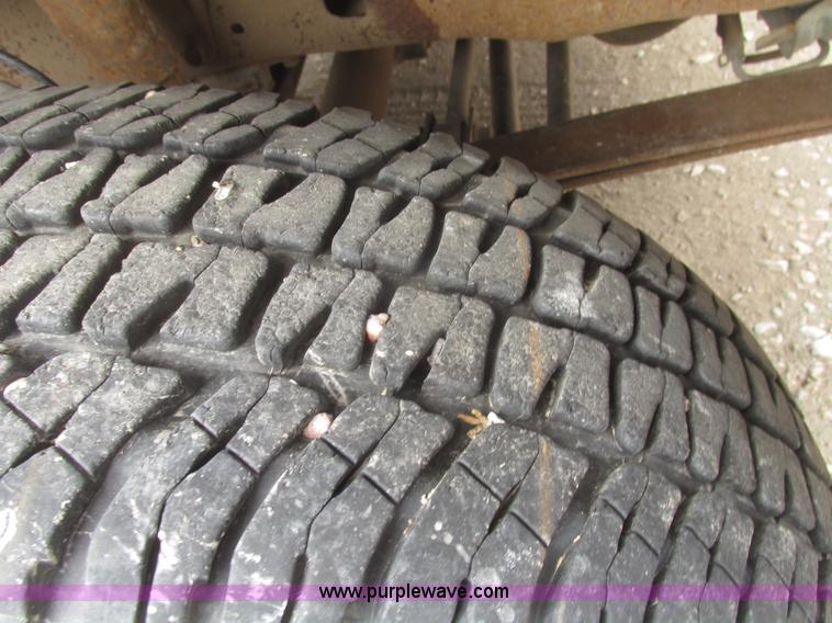 image for item H4716 2004 Ford F250 Super Duty XL pickup truck