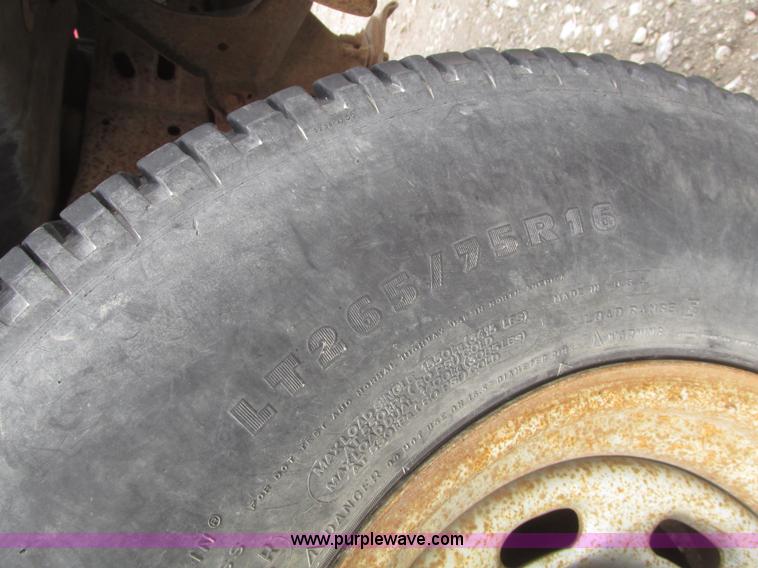 image for item H4716 2004 Ford F250 Super Duty XL pickup truck