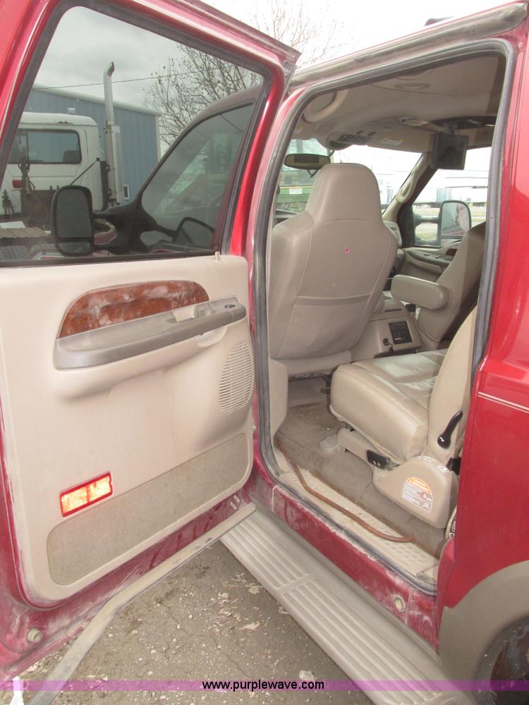 image for item H4717 2002 Ford Excursion Limited SUV