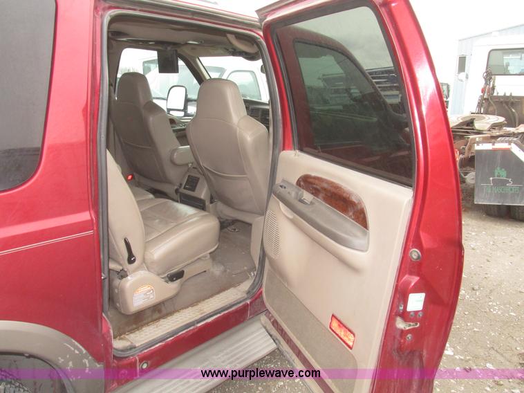 image for item H4717 2002 Ford Excursion Limited SUV