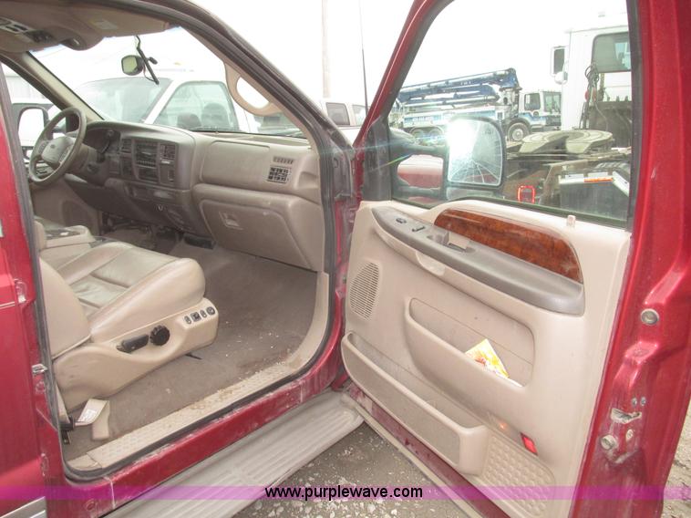 image for item H4717 2002 Ford Excursion Limited SUV