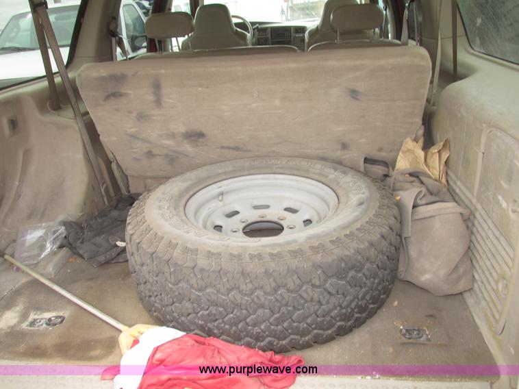 image for item H4717 2002 Ford Excursion Limited SUV