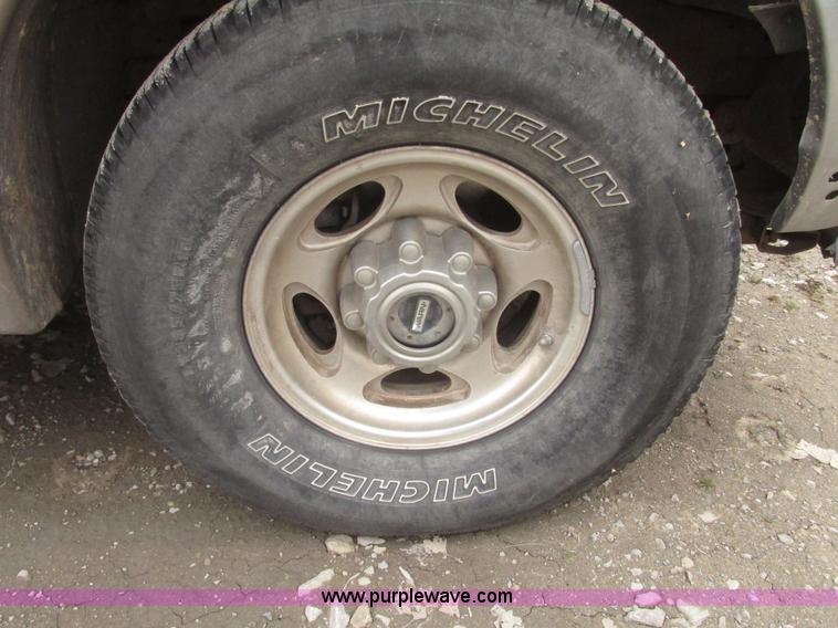 image for item H4717 2002 Ford Excursion Limited SUV