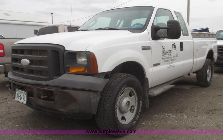 image for item H4718 2005 Ford F350 Super Duty XL SuperCab pickup truck
