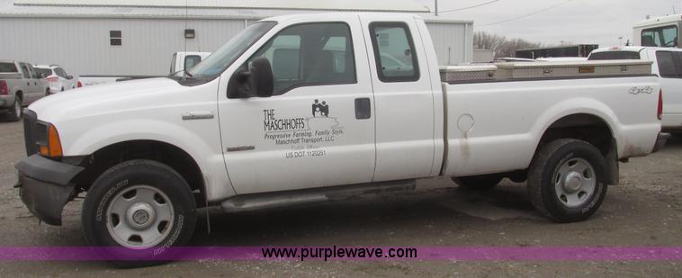 image for item H4718 2005 Ford F350 Super Duty XL SuperCab pickup truck