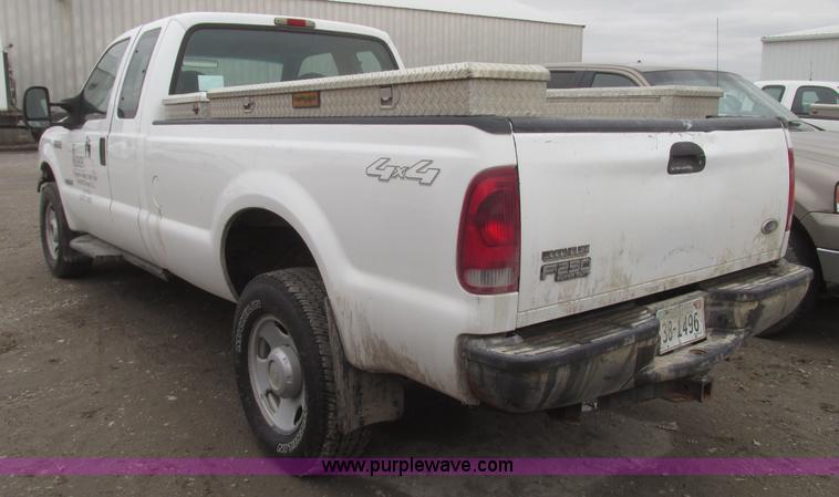 image for item H4718 2005 Ford F350 Super Duty XL SuperCab pickup truck