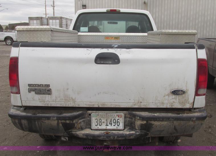 image for item H4718 2005 Ford F350 Super Duty XL SuperCab pickup truck