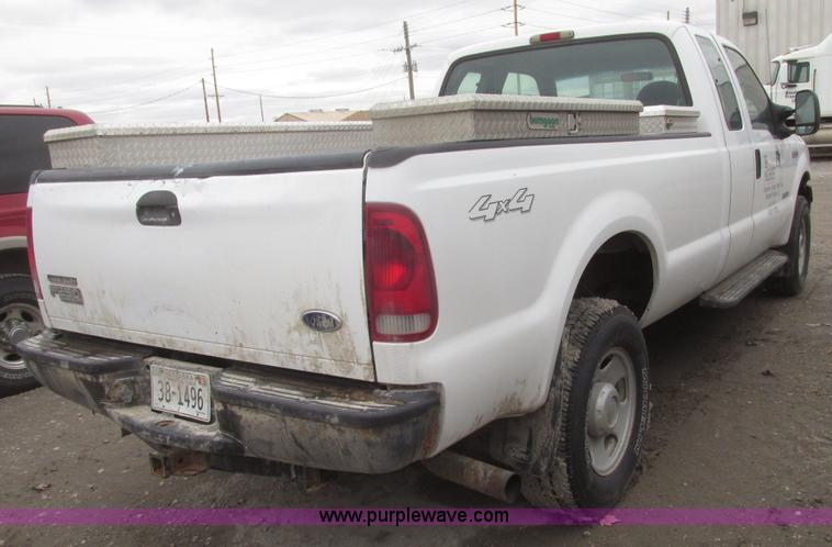 image for item H4718 2005 Ford F350 Super Duty XL SuperCab pickup truck