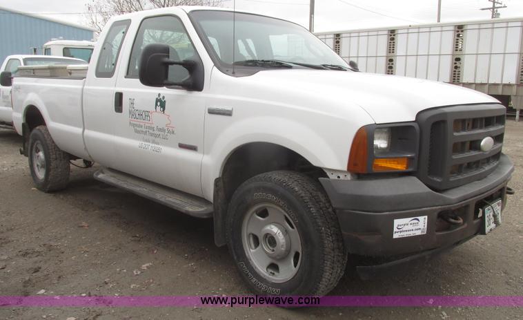 image for item H4718 2005 Ford F350 Super Duty XL SuperCab pickup truck