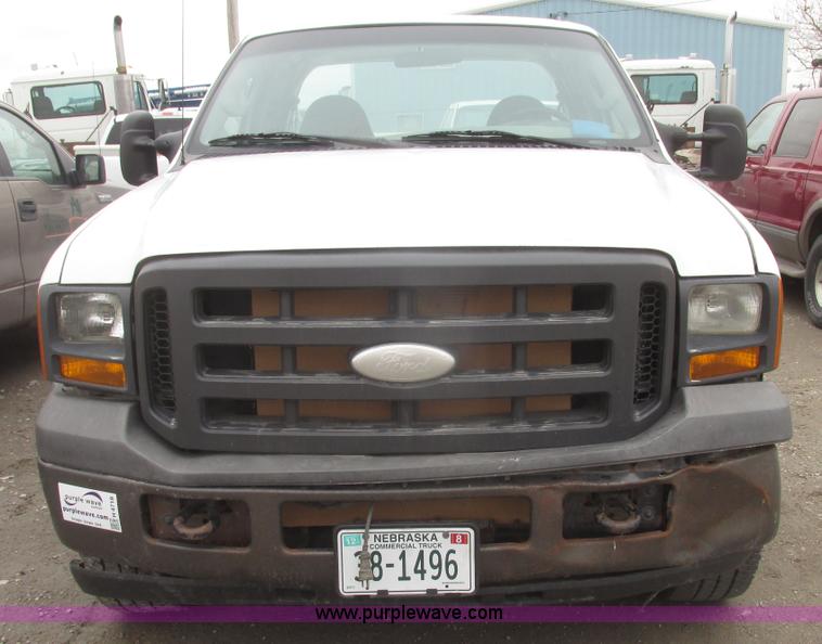 image for item H4718 2005 Ford F350 Super Duty XL SuperCab pickup truck