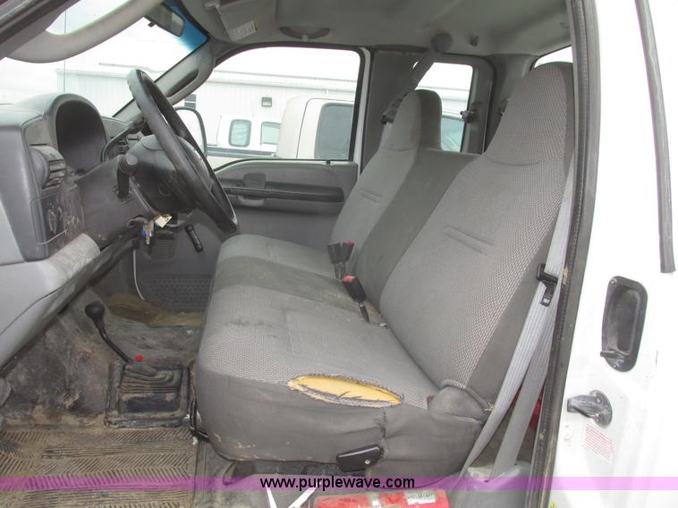 image for item H4718 2005 Ford F350 Super Duty XL SuperCab pickup truck