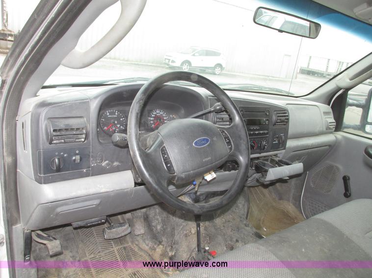 image for item H4718 2005 Ford F350 Super Duty XL SuperCab pickup truck