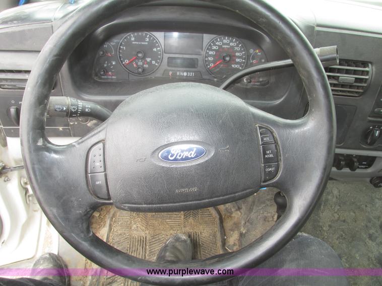 image for item H4718 2005 Ford F350 Super Duty XL SuperCab pickup truck