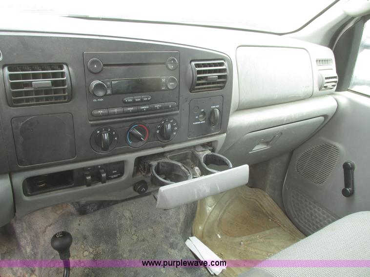 image for item H4718 2005 Ford F350 Super Duty XL SuperCab pickup truck