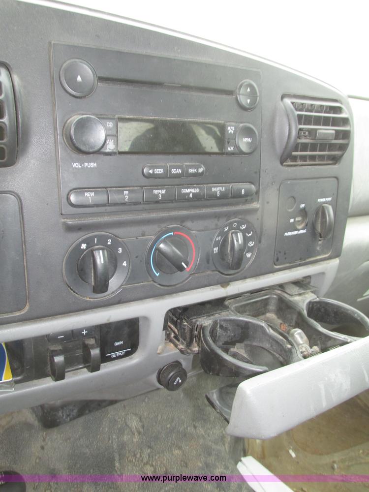 image for item H4718 2005 Ford F350 Super Duty XL SuperCab pickup truck